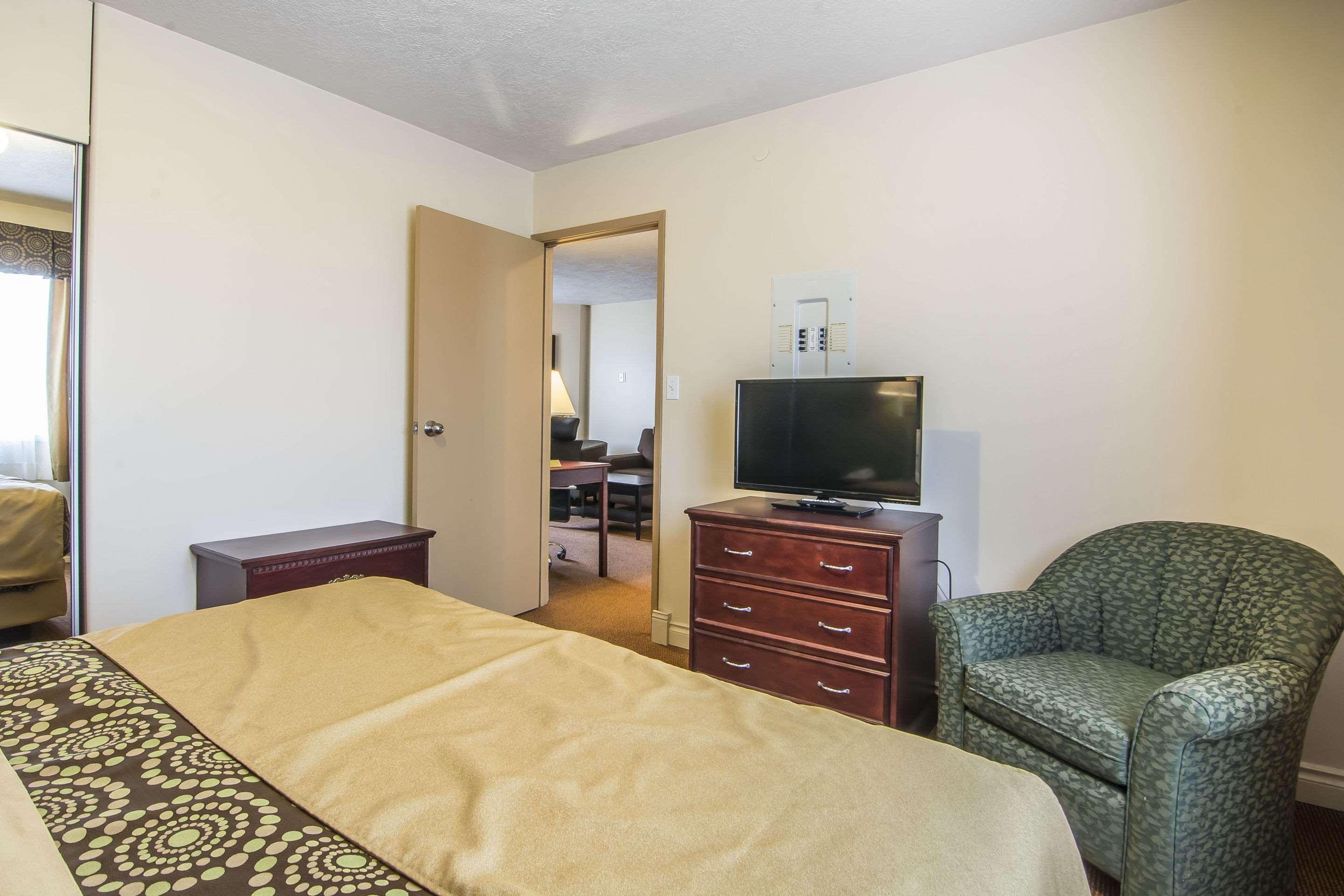 Econo Lodge Inn & Suites High Level Exterior photo
