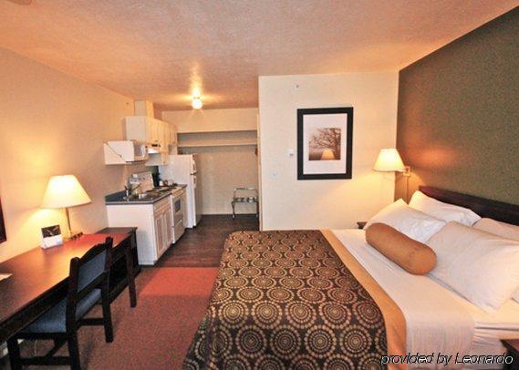 Econo Lodge Inn & Suites High Level Room photo